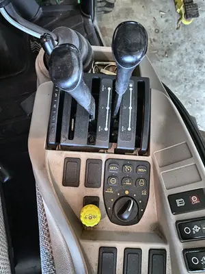 2017 JOHN DEERE 4052R - view 19 of 109