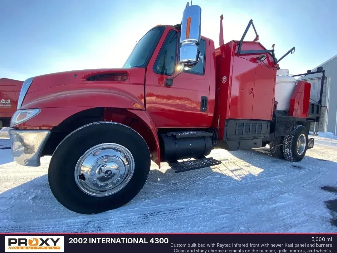 2002 INTERNATIONAL 4300