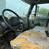2002 INTERNATIONAL 4300 - view 7 of 7
