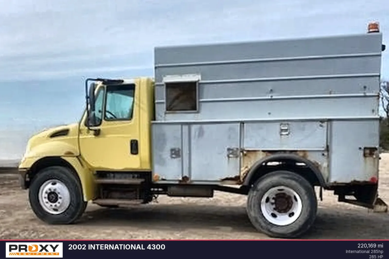 2002 INTERNATIONAL 4300