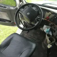 2011 VOLVO VNL 64T - view 11 of 16