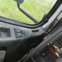 2011 VOLVO VNL 64T - view 4 of 16