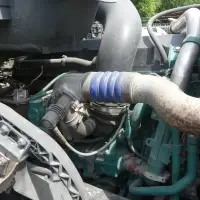 2011 VOLVO VNL 64T - view 9 of 16