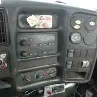 2004 GMC C7C042 - view 9 of 19
