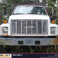 1993 GMC C - view 2 of 11