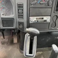 2004 INTERNATIONAL Durastar 4200 - view 9 of 13