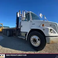 1995 FREIGHTLINER FL80 - view 2 of 23