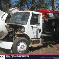 2006 FREIGHTLINER M2 106 - view 3 of 9