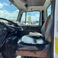 1998 INTERNATIONAL 4700 - view 6 of 8