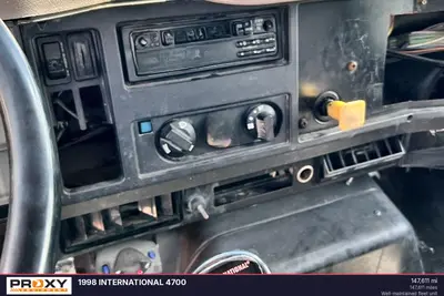 1998 INTERNATIONAL 4700 - view 3 of 20