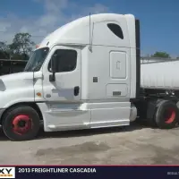 2013 FREIGHTLINER Cascadia - view 3 of 11