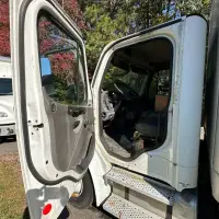 2006 FREIGHTLINER M2 Business Class Box Truck - view 9 of 29