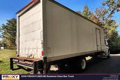 2006 FREIGHTLINER M2 Business Class Box Truck - view 3 of 81