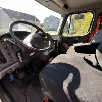2015 FREIGHTLINER M2 Box Truck - view 16 of 31