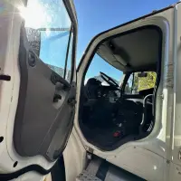 2015 FREIGHTLINER M2 Box Truck - view 10 of 31