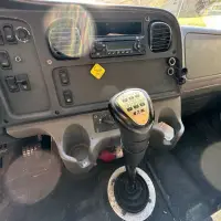 2015 FREIGHTLINER M2 Box Truck - view 11 of 31