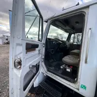 1990 INTERNATIONAL 4700 Wrecker - view 9 of 30