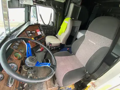 1996 FREIGHTLINER FLD120 - view 5 of 63