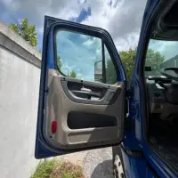 2012 FREIGHTLINER Cascadia - view 10 of 24