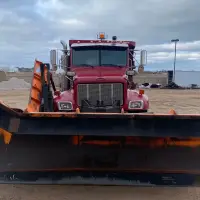 2000 PETERBILT 330 - view 7 of 32