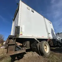 2000 FORD F650 Box Truck - view 7 of 22