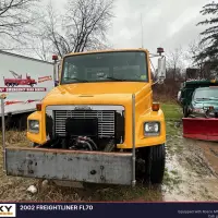 2002 FREIGHTLINER FL70 - view 3 of 30