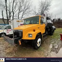 2002 FREIGHTLINER FL70 - view 2 of 30