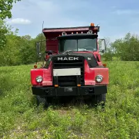 1977 MACK DM685 - view 2 of 36