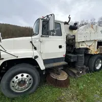 1997 FORD L900 - view 5 of 35