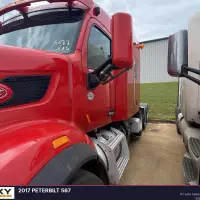 2017 PETERBILT 567 - view 2 of 23