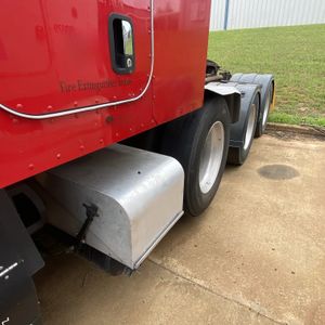 2017 PETERBILT 567 - view 12 of 23