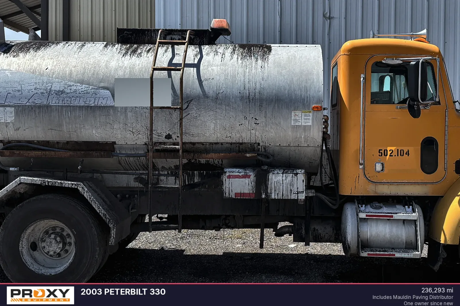 2003 PETERBILT 330