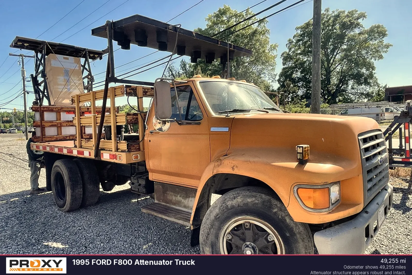 1995 FORD F800 Attenuator Truck