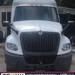 2019 INTERNATIONAL LT625 - view 2 of 31