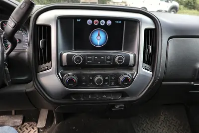 2018 GMC Sierra - view 17 of 30