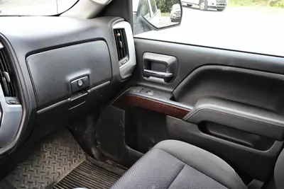 2018 GMC Sierra - view 18 of 30