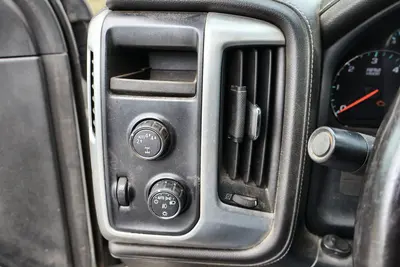 2018 GMC Sierra - view 19 of 30