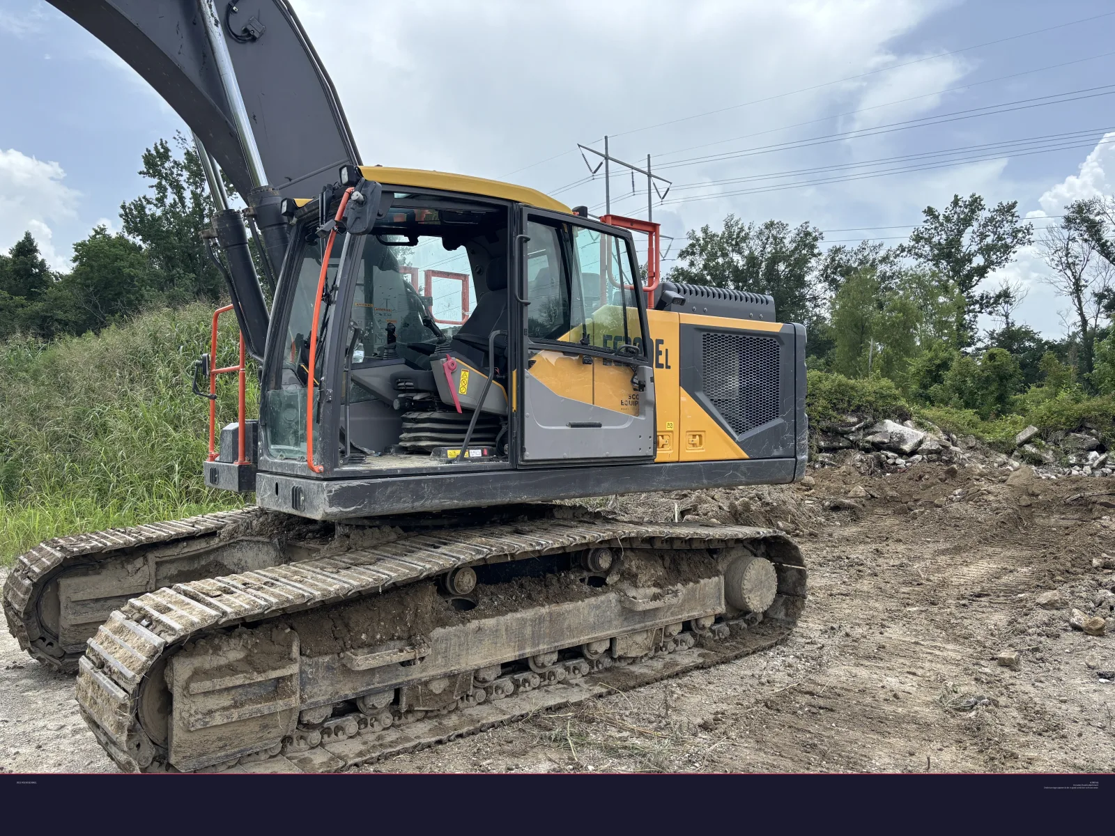 2022 VOLVO EC300EL