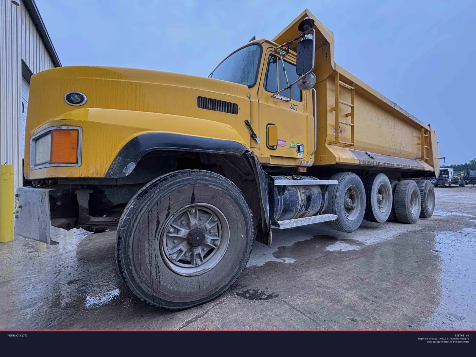 1995 MACK CL713