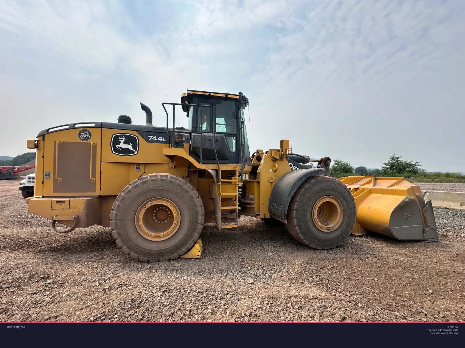 2020 DEERE 744L