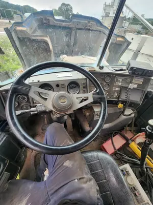 2001 MACK DM690S Conveyor - view 17 of 23