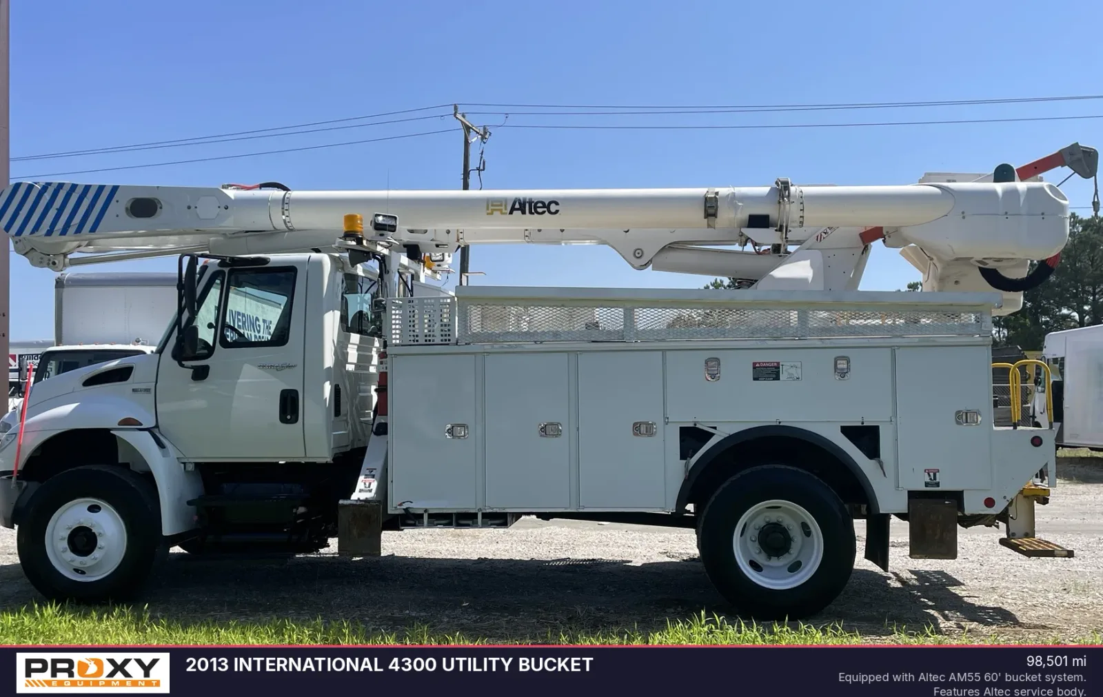 2013 INTERNATIONAL 4300 Utility Bucket