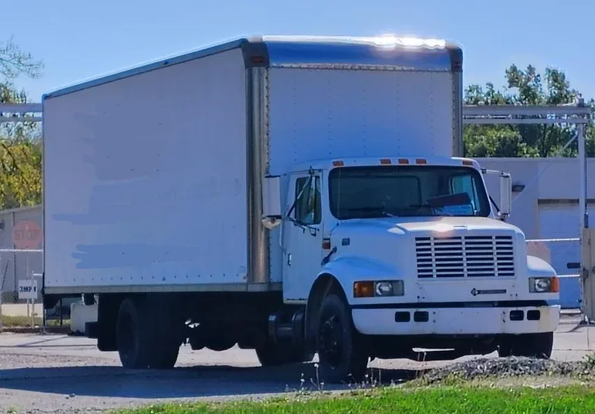 1999 INTERNATIONAL 4700 Low Profile T444E