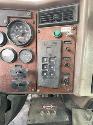 2004 PETERBILT 330 - view 14 of 15