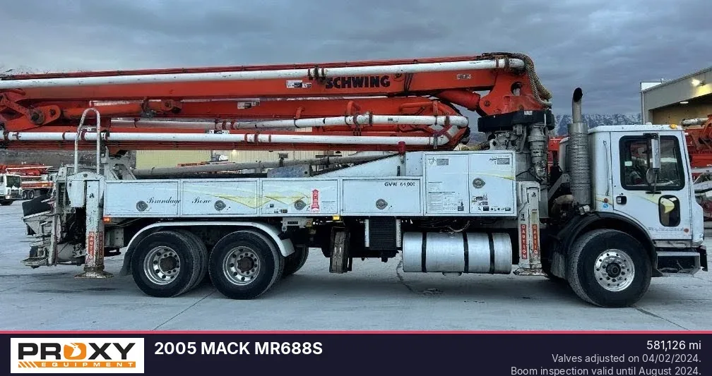 2005 MACK MR688S