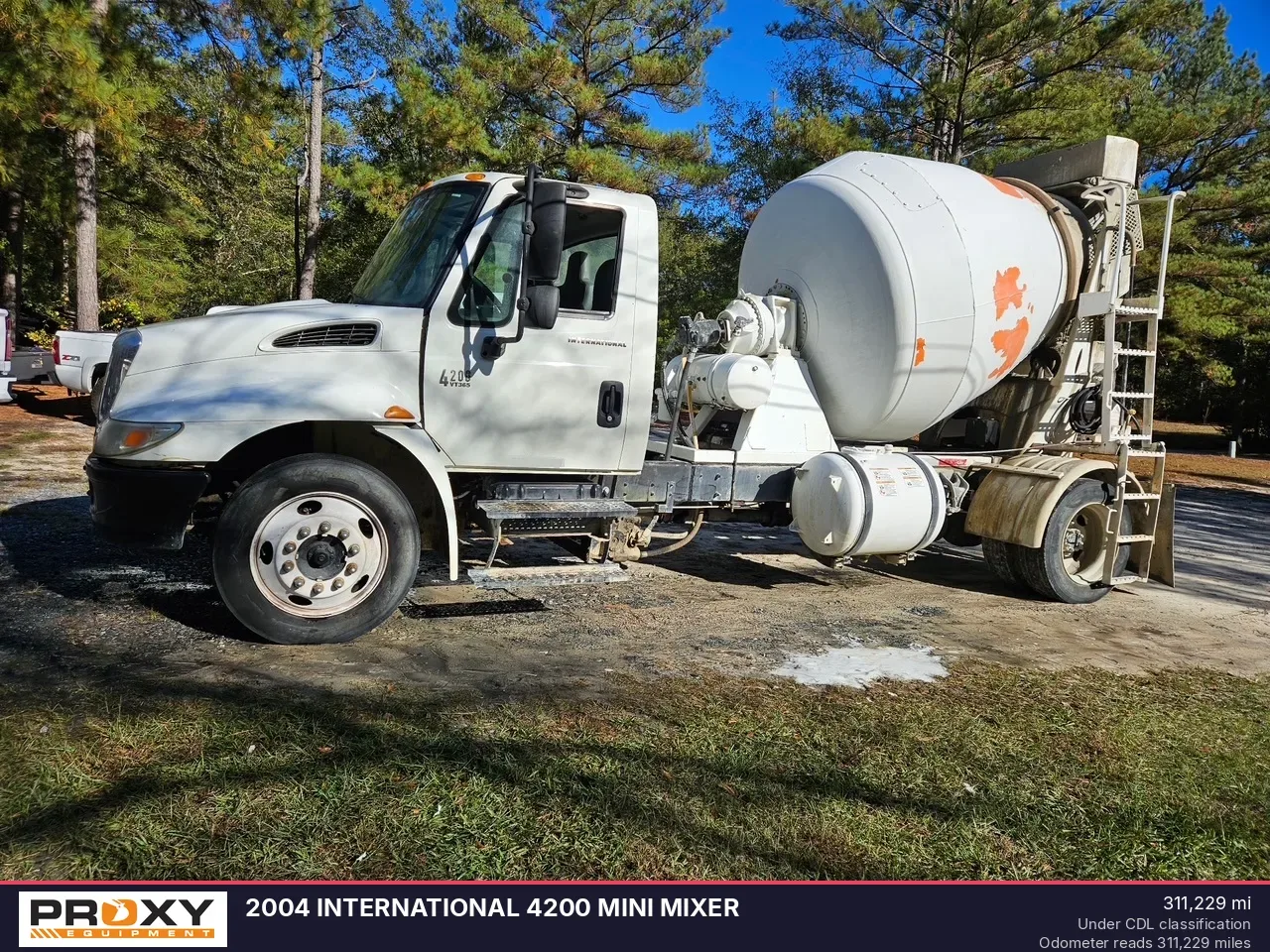 2004 INTERNATIONAL 4200 Mini Mixer