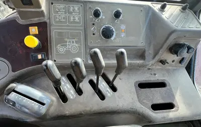 2004 CASE IH MXM130 - view 17 of 30