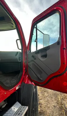 2014 FREIGHTLINER 108 SD Dump Truck - view 15 of 30