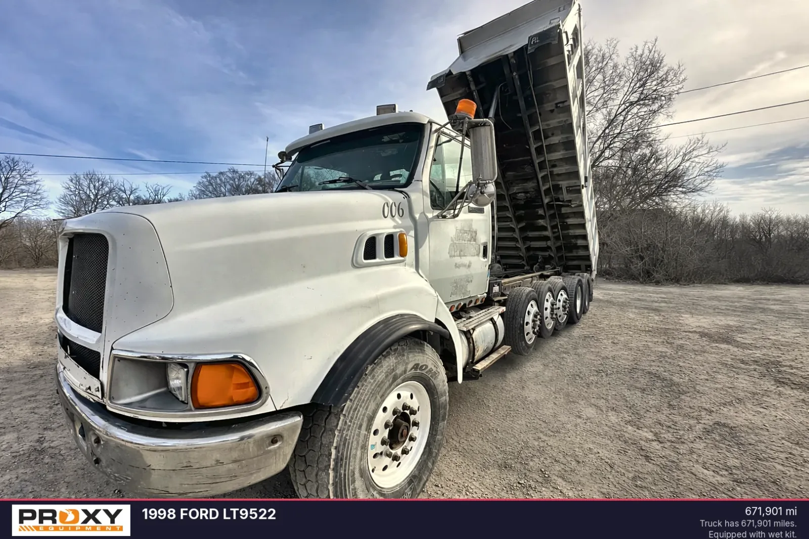 1998 FORD LT9522