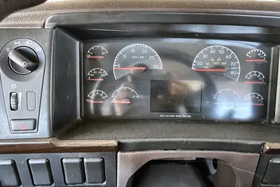 2015 VOLVO VNL - view 17 of 24